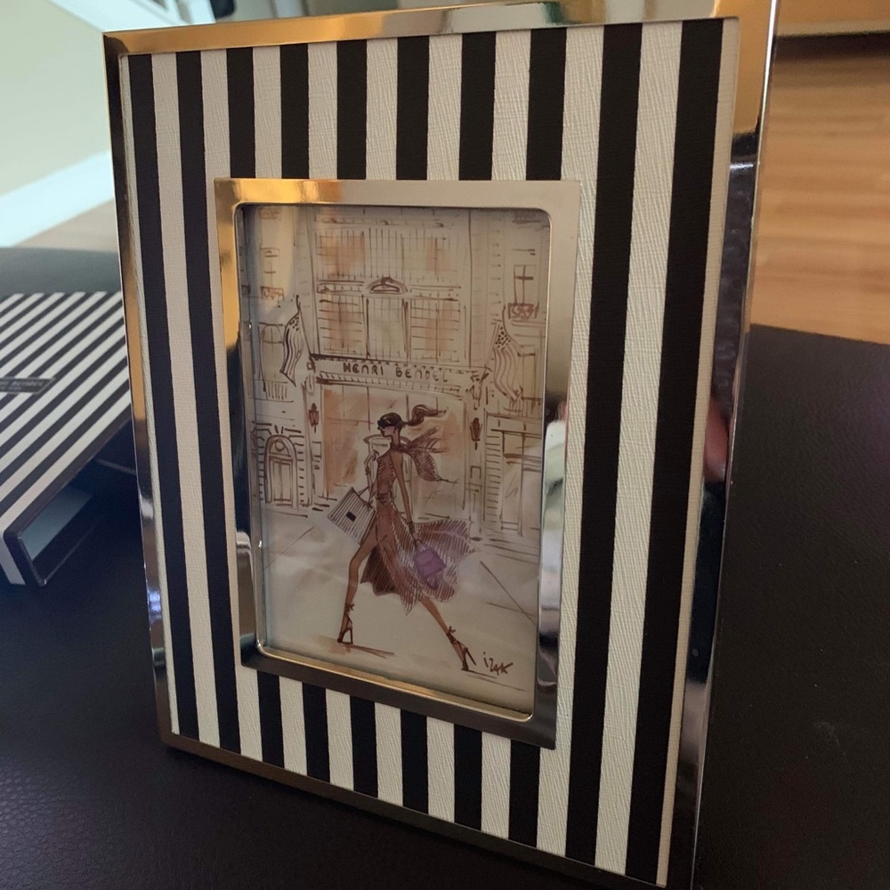 NWOT Henri Bendel picture frame